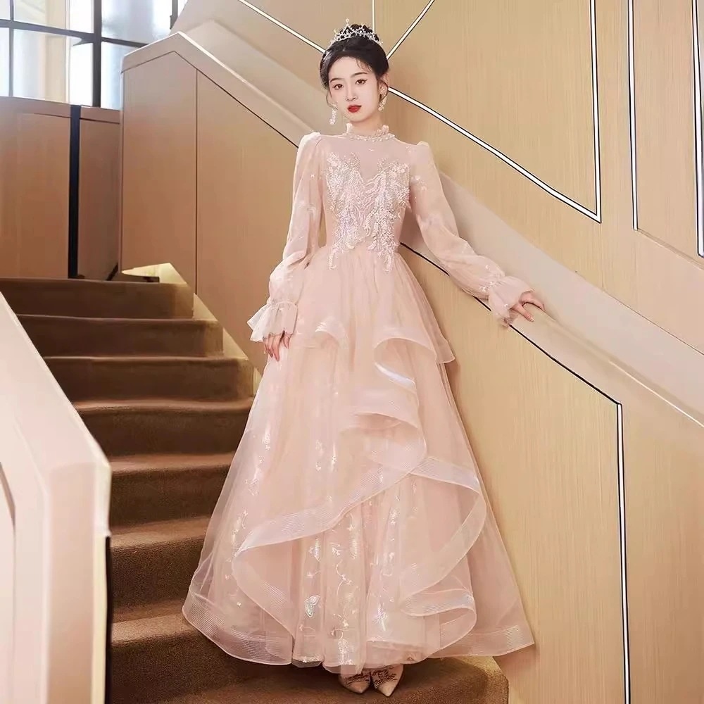 ピンクのイブニングドレス 女性用 2025年新作 長袖 軽奢華 ニッチ 気品あるロング丈 宴用パフスリーブスカート