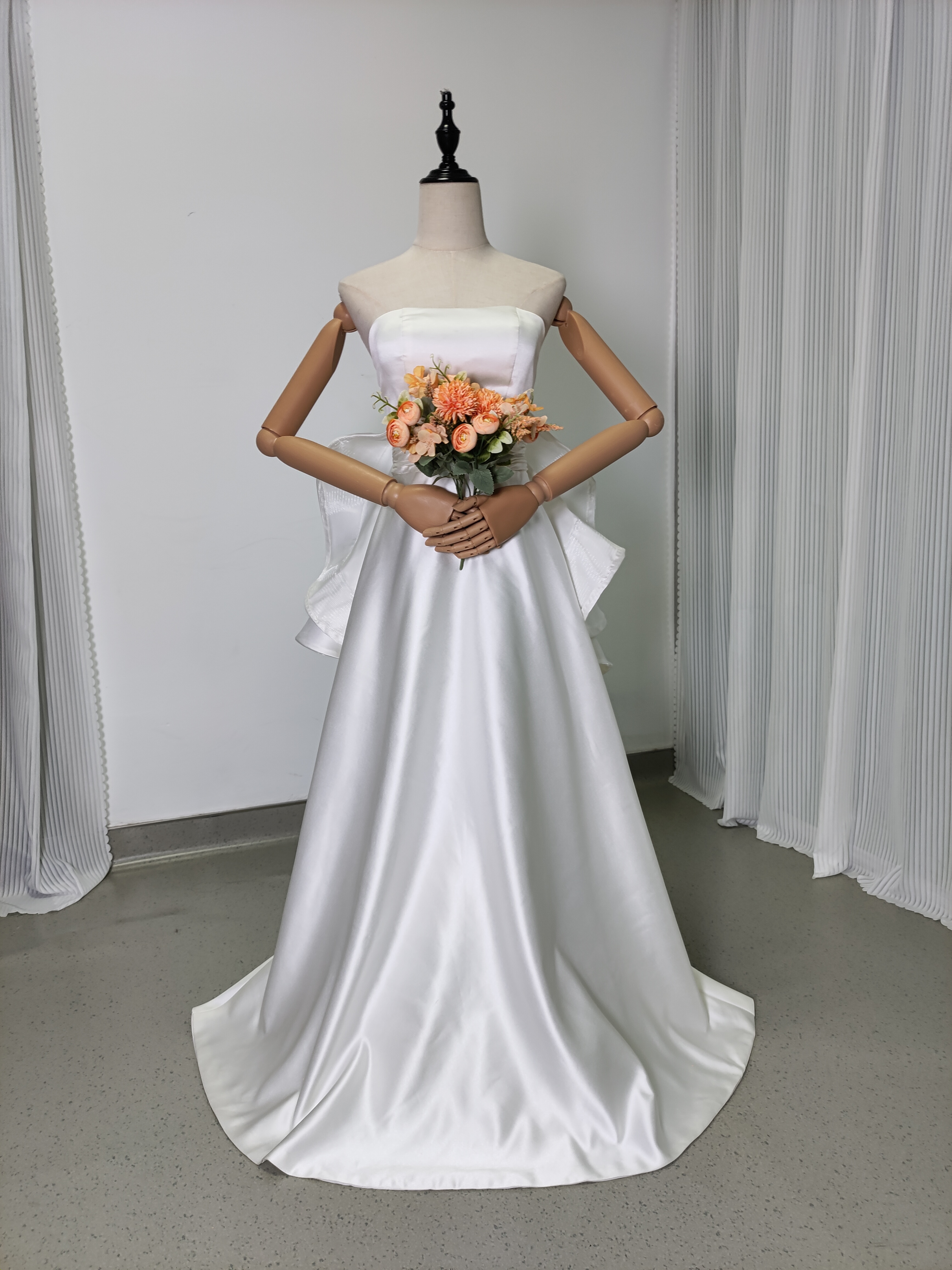 ウェディングドレス ベアトップ ラッフルフリル 豪華なバックリボン 結婚式/披露宴