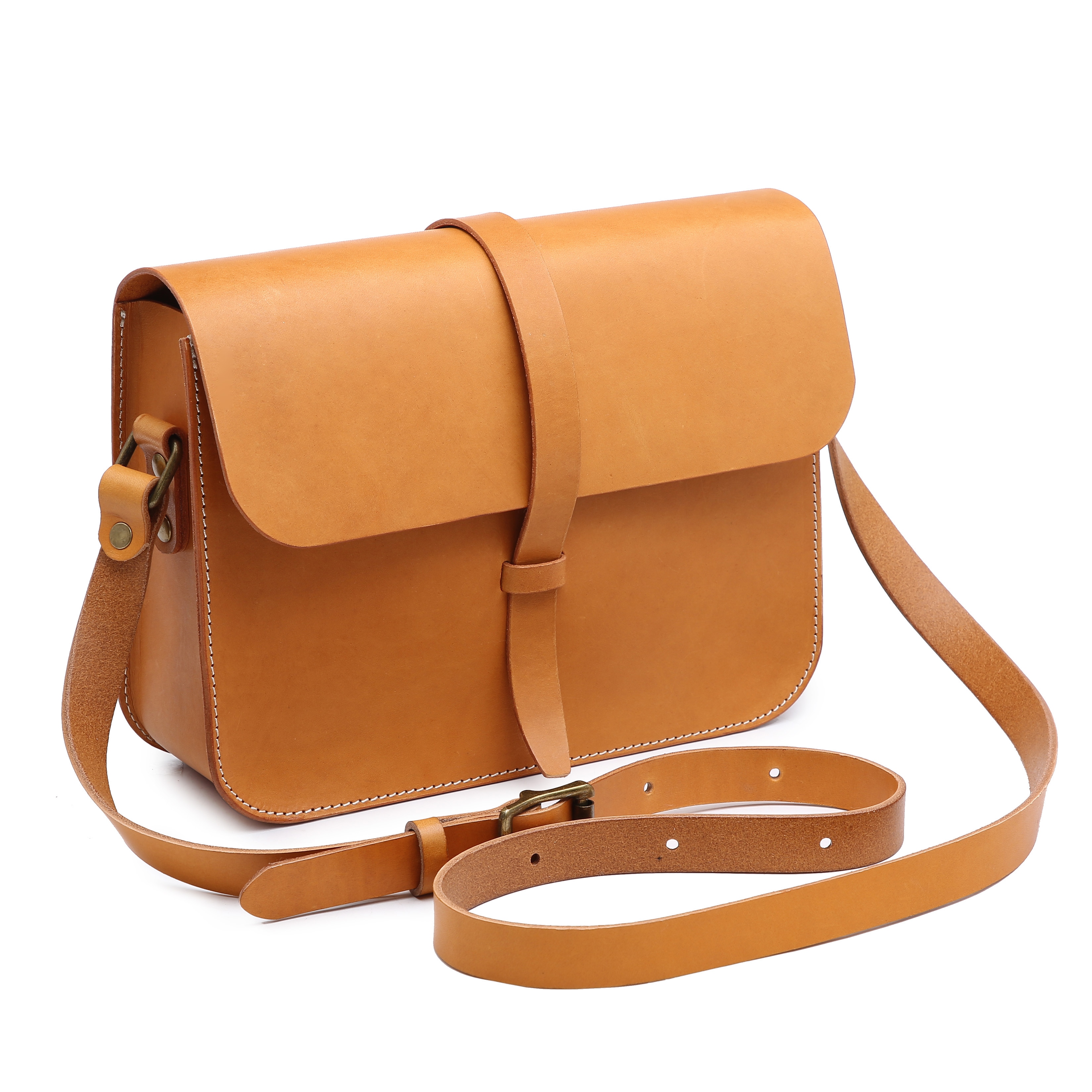 ショルダーバッグ 本革 ヌメ革 斜めがけ スクエア レディースバッグ キャメル SG06