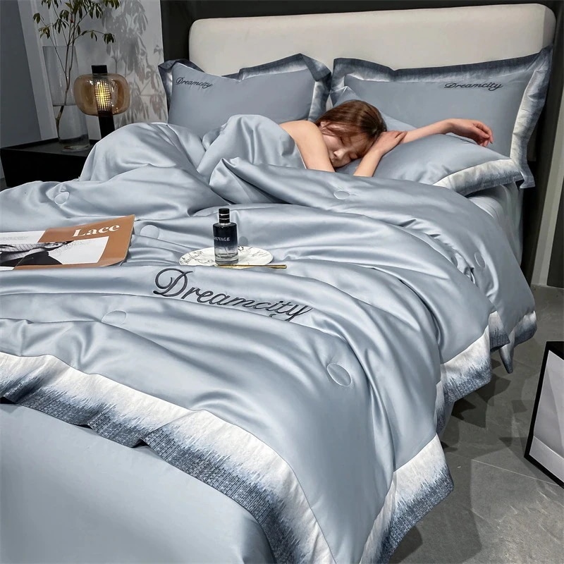 人气新作洗いシルク刺繍サマーキルト4点セット涼感シルクエアコンキルト夏涼しいキルト洗濯機で洗えるシングル＆ダブルキルト 5,103円