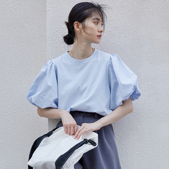 Tシャツ カットソー ブラウス 半袖 ボリューム袖 パフスリーブ ラウンドネック 薄手 大人可愛い ガーリー シンプル オフィスカジュアル 無地 春 夏 デート お出かけ 学生 韓国 モテ