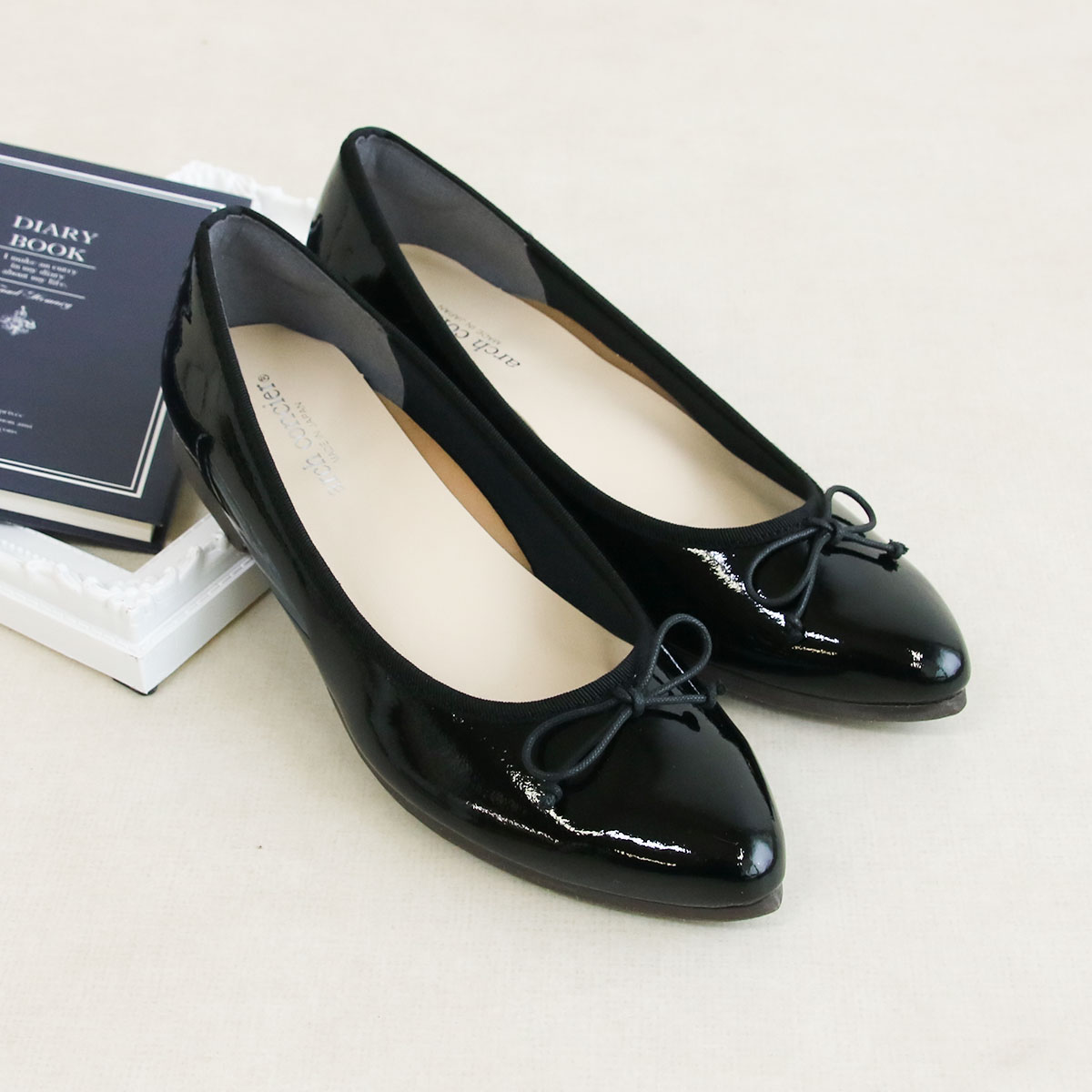 パンプス ローヒール リボン エナメル ぺたんこ フラットシューズ フォーマル 通勤 アーモンドトゥ 日本製 49102