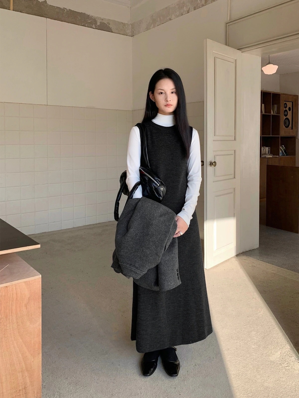 気質レイヤードベースラウンドネックニットベストドレスレディース2024年冬新しいルーズロングスカート