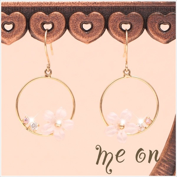 me on... K10イエローゴールド ピンクシェル フラワー リングピアス 発送目安2-3週間