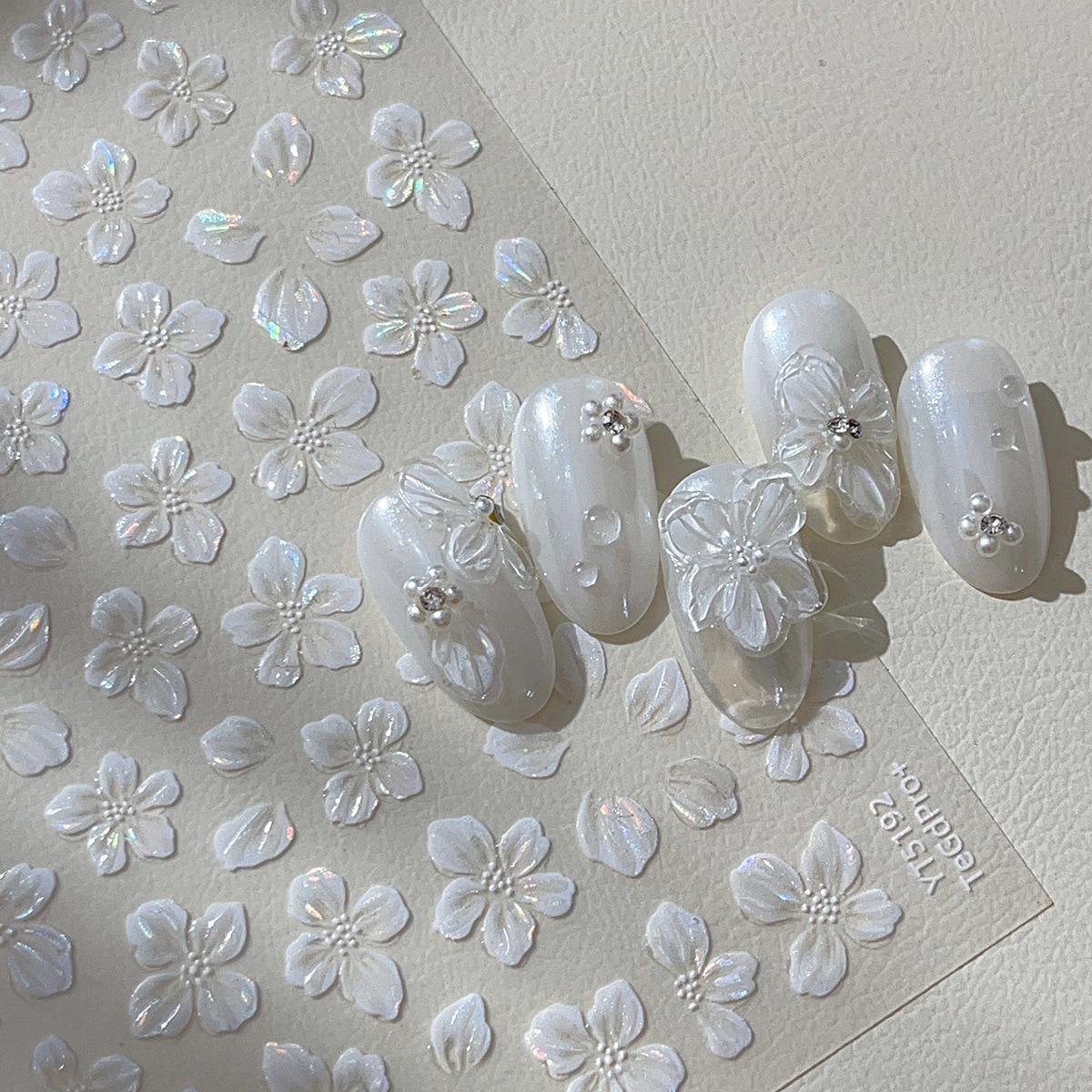 【1点ご購入 で10点プレゼントいたします】貝殻光ゼリーフラワーネイルシール爆閃シンプルピュアカラーの甘いデコレーションシール