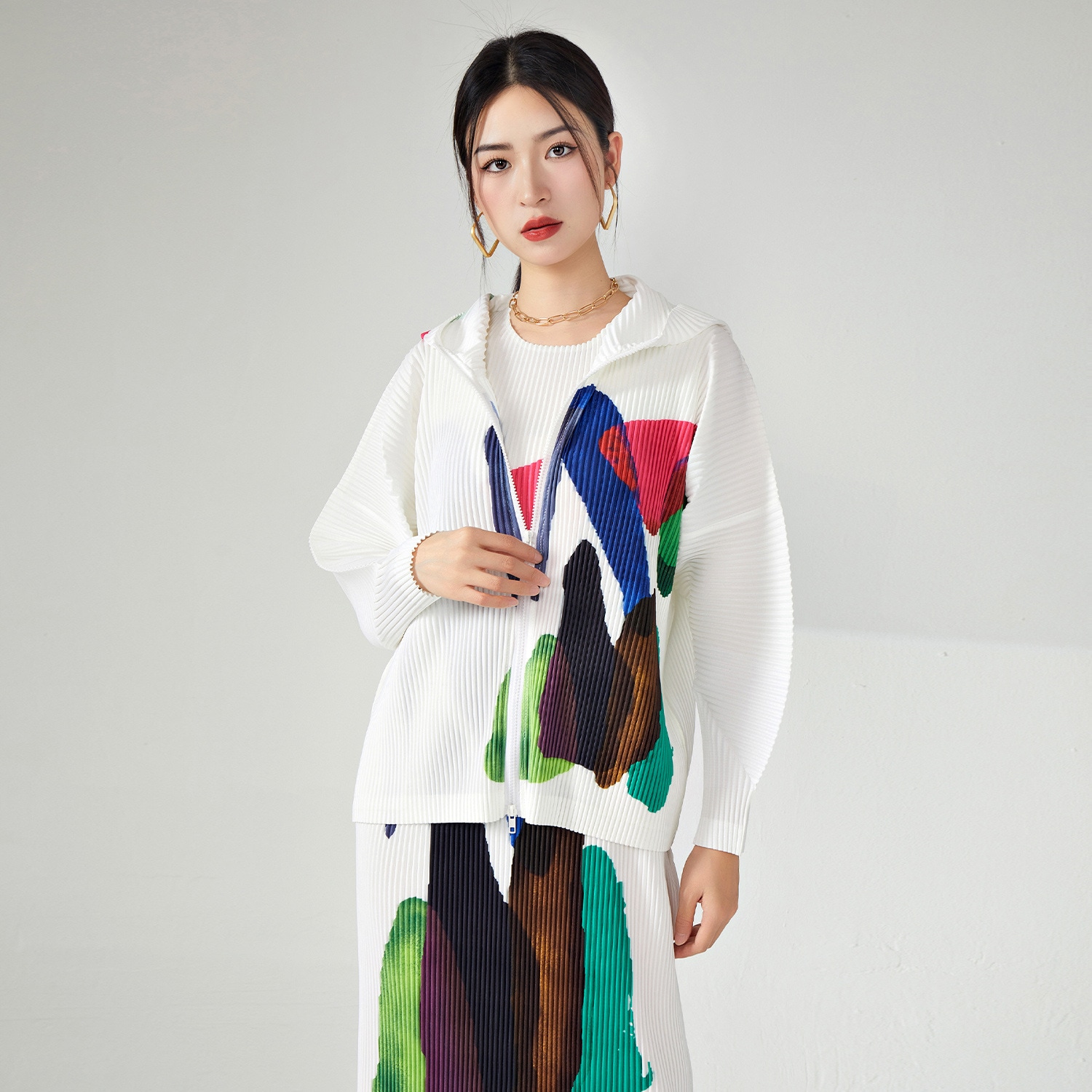 しわのコートの女性の秋冬のゆったりした質のプリントのゆったりした気質のカジュアルなカーディガンの帽子の上着