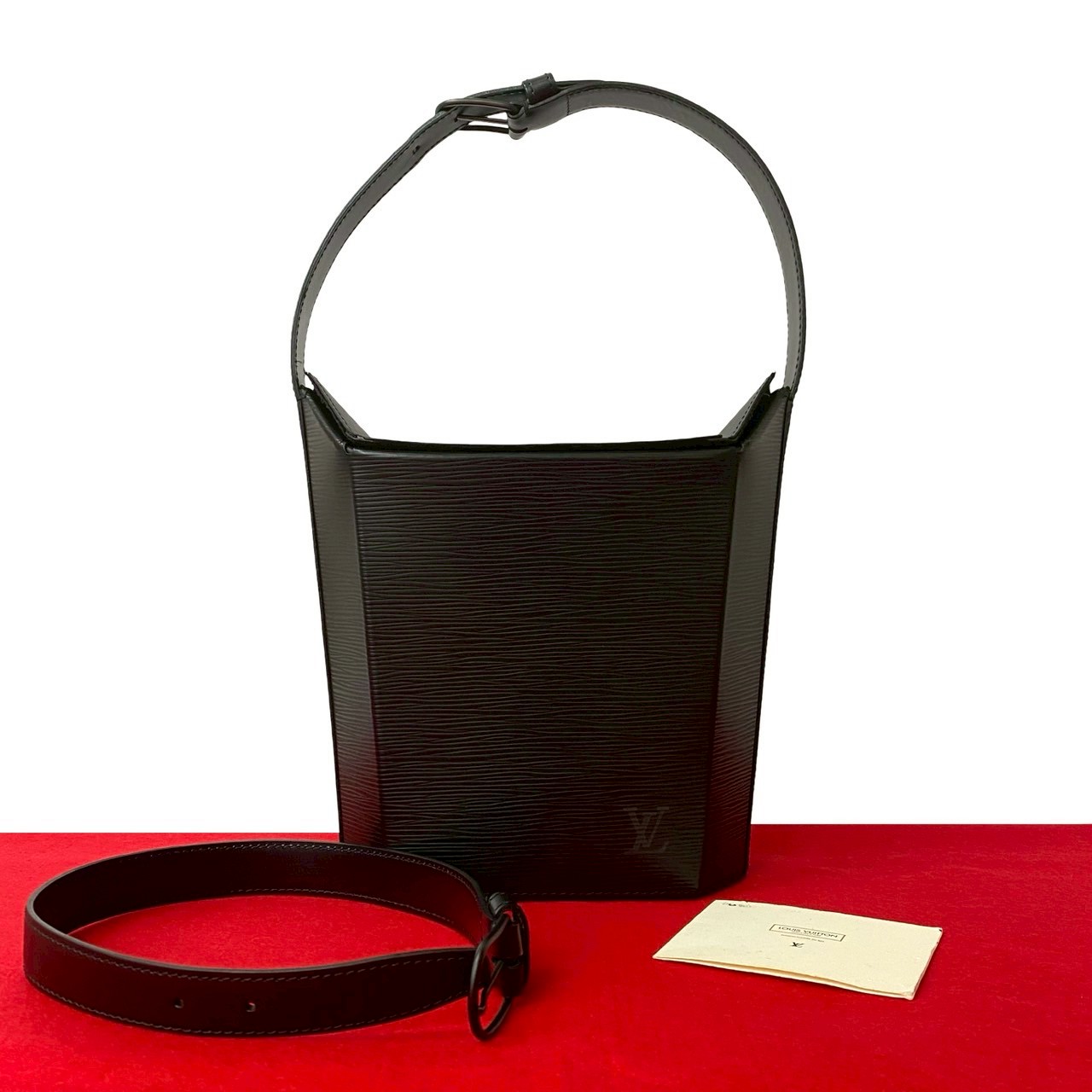 ヴィンテージ サック ソウ エピショルダーバッグ エピレザー ブラック 32810