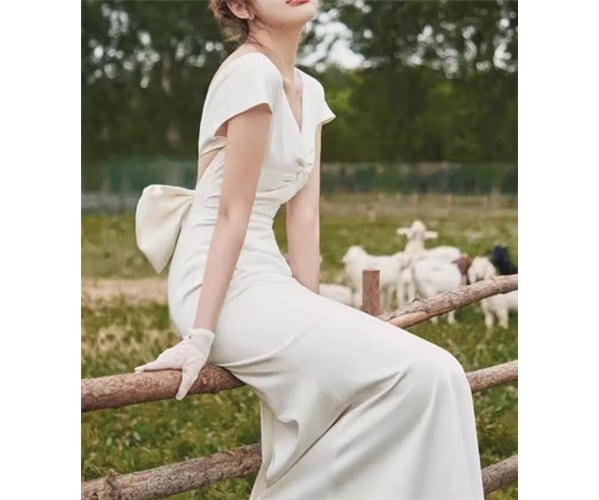 レディース ドレス イブニングドレス ウエディングドレス ウェディング パーティー 結婚式 二次会 披露宴 ロング マキシ 袖なし ノースリーブ Vネック プリンセスライン タイト スリム 細身