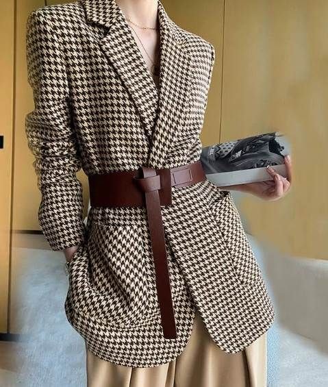 予約受付中レディース ポケット 襟付き 千鳥格子 20代 シック 高級感 かっこいい 大人可愛い ウール 長袖 存在感 ミモレ おしゃれ エレガント テーラードジャケット メンズライク 30代 ラフ