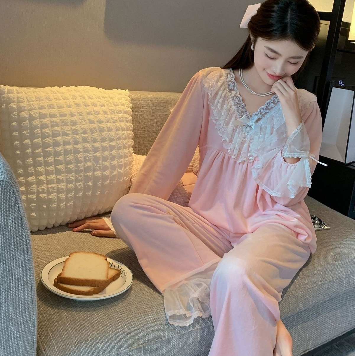 レースベルベットナイトウェア ピンク イエロー 黄色 韓国 オルチャン レディース ナイトウェア パジャマ おしゃれ お洒落 秋 冬 ベルベット ベロア ルームウェア 寝巻き 部屋着 ホームウェア