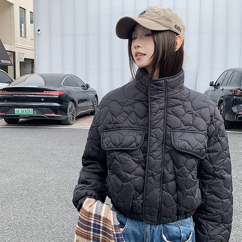 韓国スタイルの小さな年齢を軽減するデザイン巾着ボタン付きウエストショートコットンコートルーズハイカラー長袖コート女性用