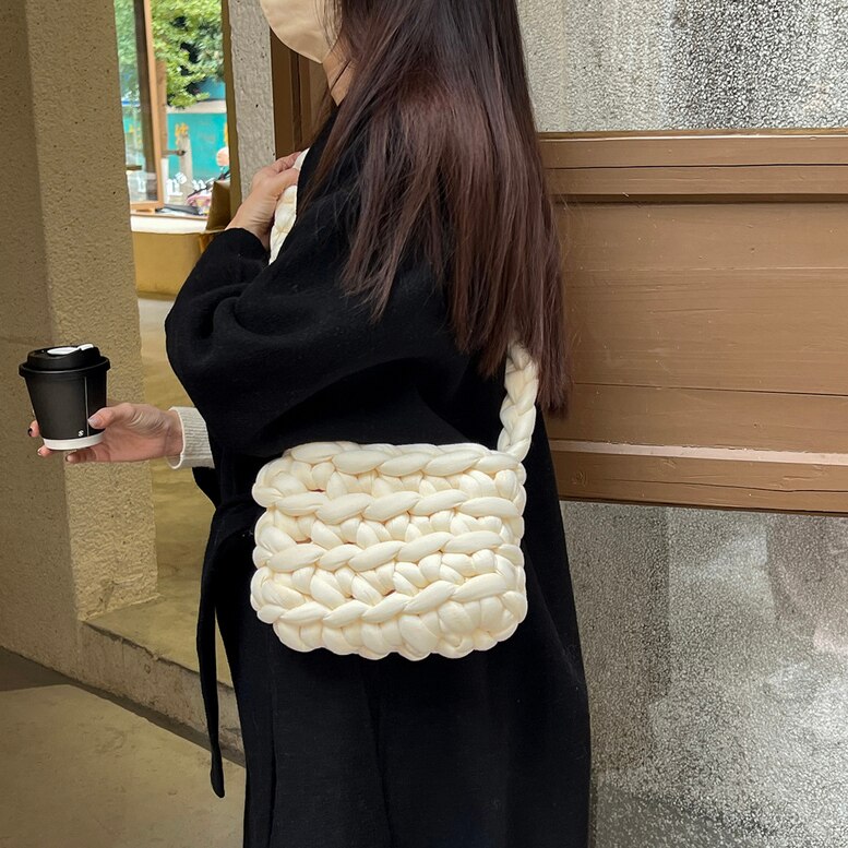バッグチャンキーヤーン ミニバッグ 手提げバッグ 肩掛けバッグ 編み込みミニバッグ 手編み風 超太針 ファットバッグ ショルダーバッグ ざっくり チャンキーニット 大人可愛い きれいめ