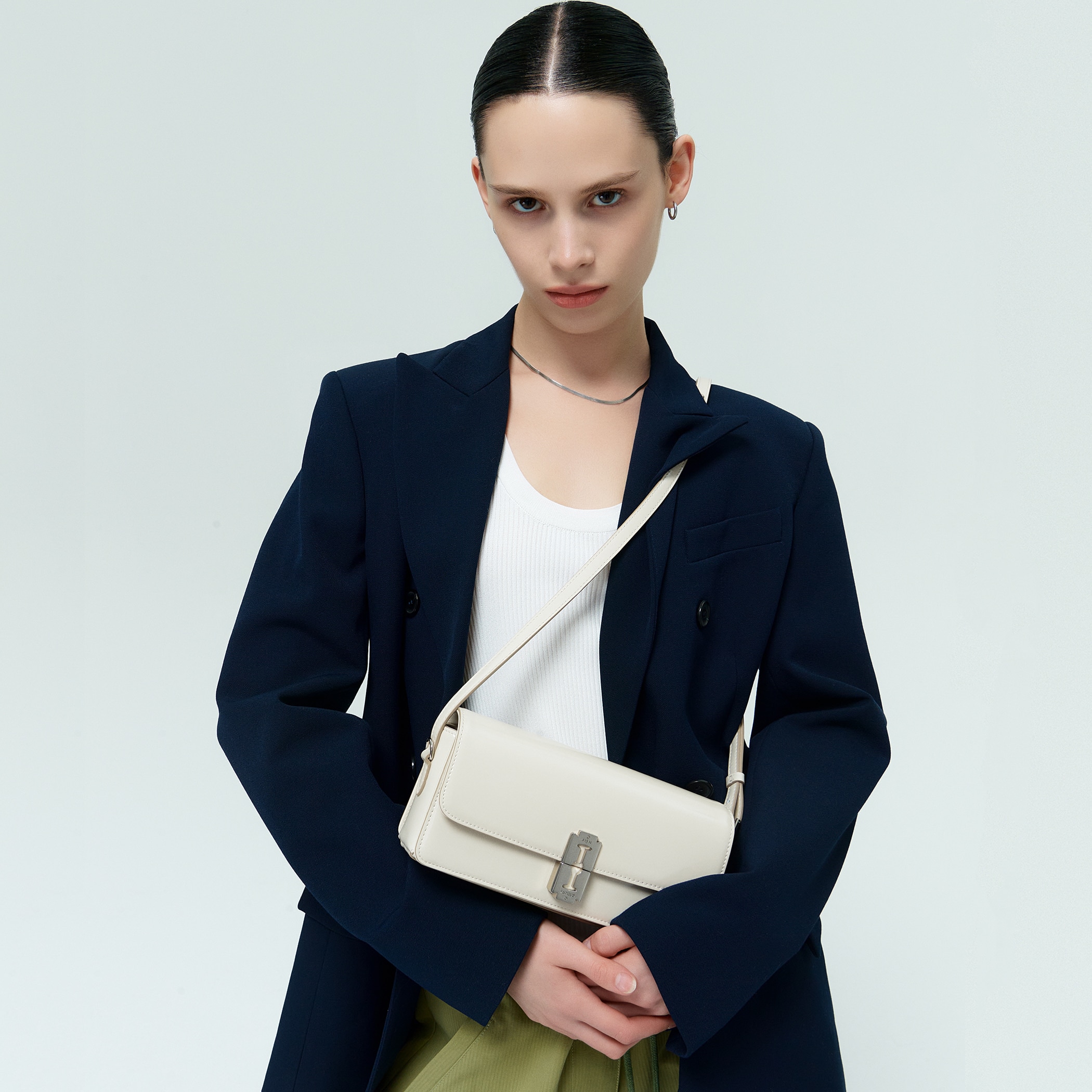 【VUNQUE】 OCCAM DROIT WIDE SHOULDER : IVORY