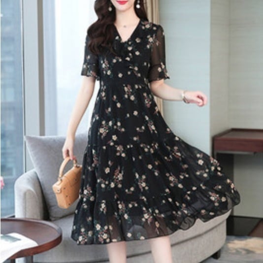 ワンピース フレアワンピース 膝下 ミモレ ミモレ丈 袖あり 半袖 フレア かわいい 大人可愛い きれいめ シンプル カジュアル 大人 上品 おしゃれ お洒落 かっこいい レトロ 大人女子 こなれ感