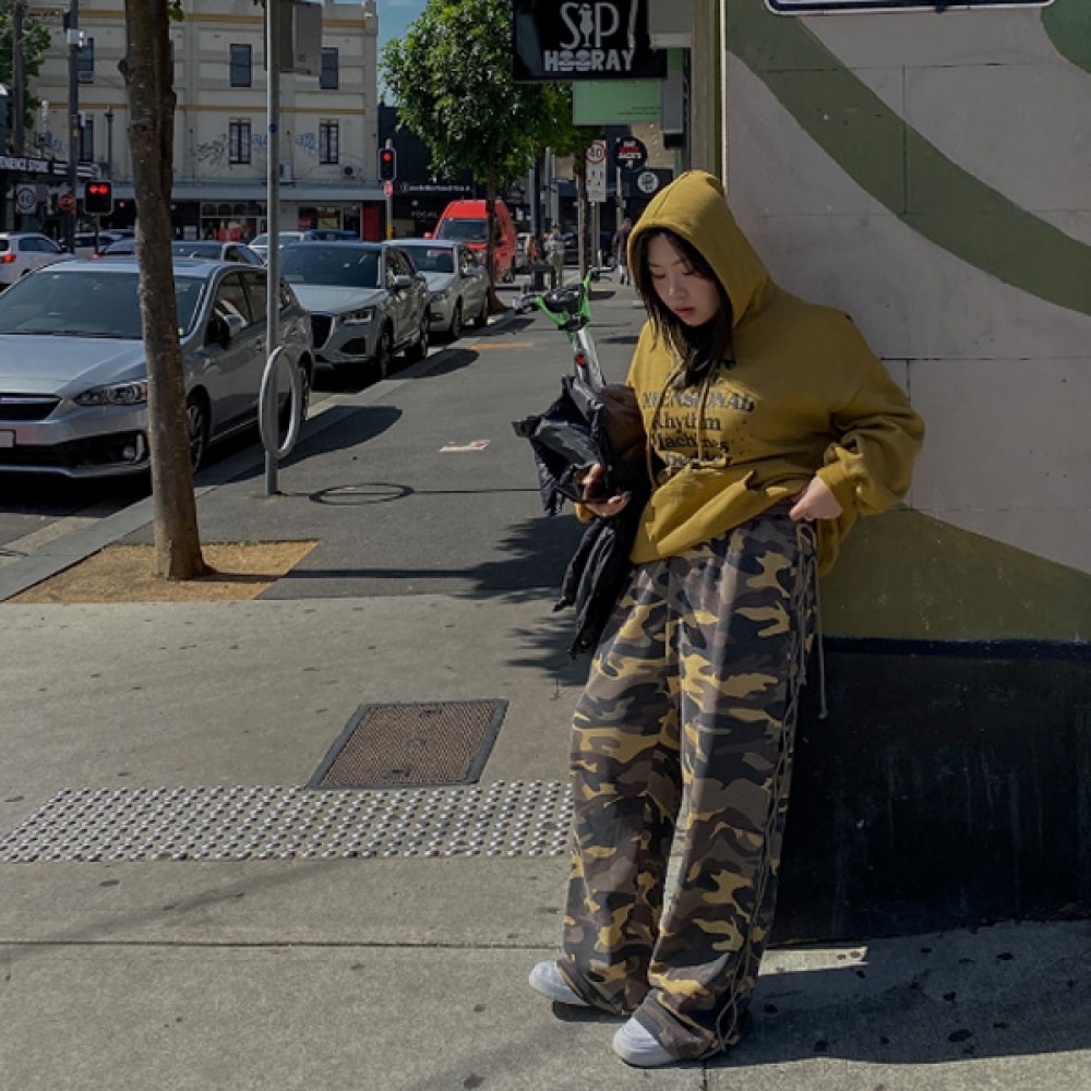 (JSTYLEのイーブレット) イーブレットカジンカモストリングワイドパンツ JSTYLE