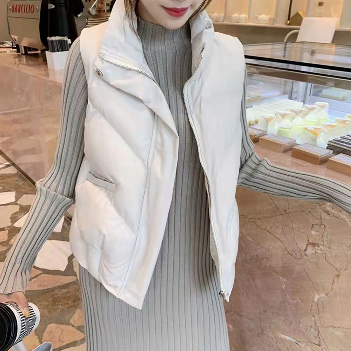 大人気 上品 中綿ベスト レディース ベスト フード付き 袖なし 無地 ジレ チョッキ ダウンベスト カジュアル 厚手 秋冬 ゆったり 着痩せ 結婚式