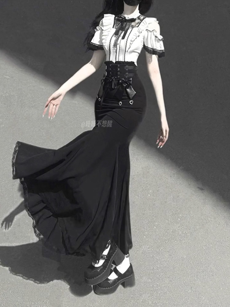 恋人の暗い地雷系女の子黒と白のレースオフショルダーシャツハイウエストスカート2ピースセットサブカルチャー