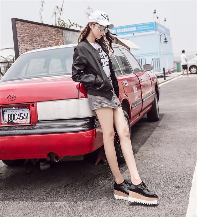 センスがいいです 早い者勝ち 厚底靴 スロープヒール スクエアトゥ パテントレザー プラットフォーム