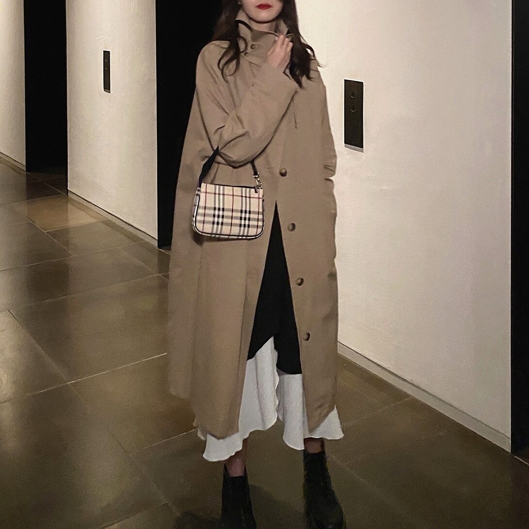 2色 アウター コート レディース 秋冬 春 かわいい きれいめ 個性的 暖かい 軽い ロングコート トレンチコート ロング ミディアム丈 ミドル丈 長袖 萌袖 Vネック ドールカラー ワイドカラー