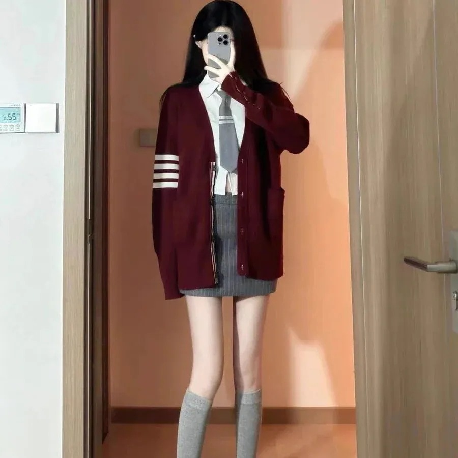 小さな人のための韓国ドラマ衣装の完全なセットを備えたと服ロイヤルシスターホットガールカレッジスタイルのセーターとスカートのツーピーススーツ