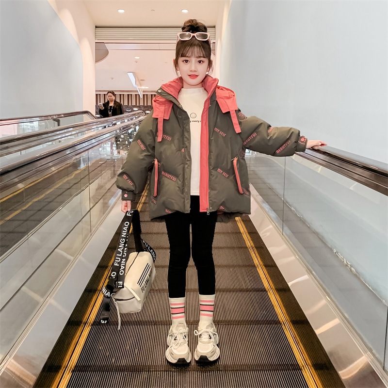 【迅速な出荷】女の子の冬の綿の服2023新しい子供たちの冬スタイルの綿の服女の子の大きな子供用ダウンコットンジャケット厚みのある冬スタイル