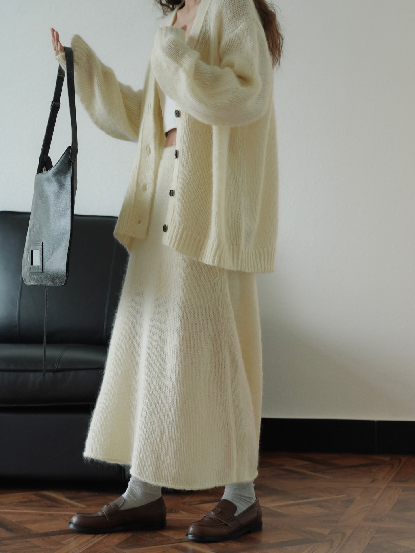 ルーブルの新型韓国版の怠惰な風の優しい馬海の毛のニットの半身のスカートは軽やかでふわふわしています