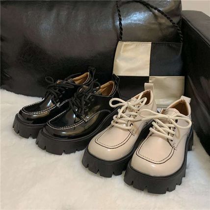 ボリュームソール ステッチ シューズ カジュアル 2色 厚底スクウェアトゥ プラットフォーム 03cm ラバーソール エナメル 無地 フェイクレザー 太めヒール 厚底 カジュアルスタイル レディース