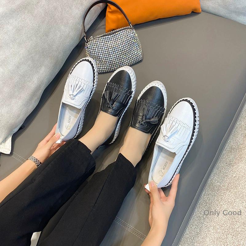 年末钜惠スリッポン スニーカー レディース 厚底 本革 白 黒 ローファー ローカット ぺたんこ靴 きいサイズ フリンジ おしゃれ カジュアルシューズ フラットシューズ