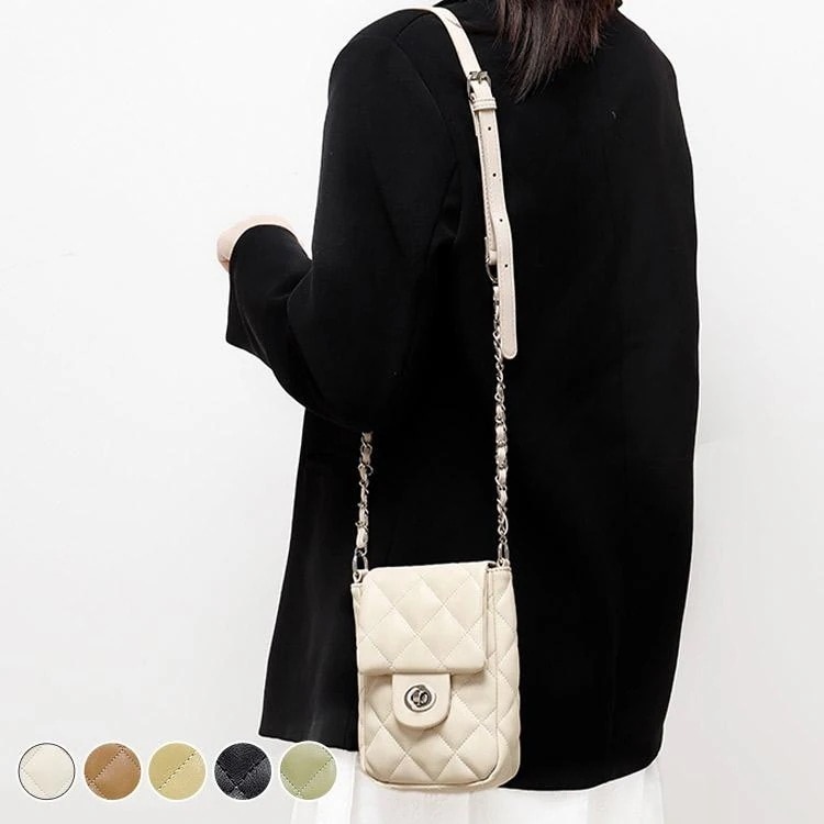 【2点購入で150OFF】品質良い!店舗お勧め! ショルダーバッグ レディース 小さめ コンパクト 縦型 ミニ 斜め掛け 合皮 シンプル マチあり 鞄 黒 白 キルティング
