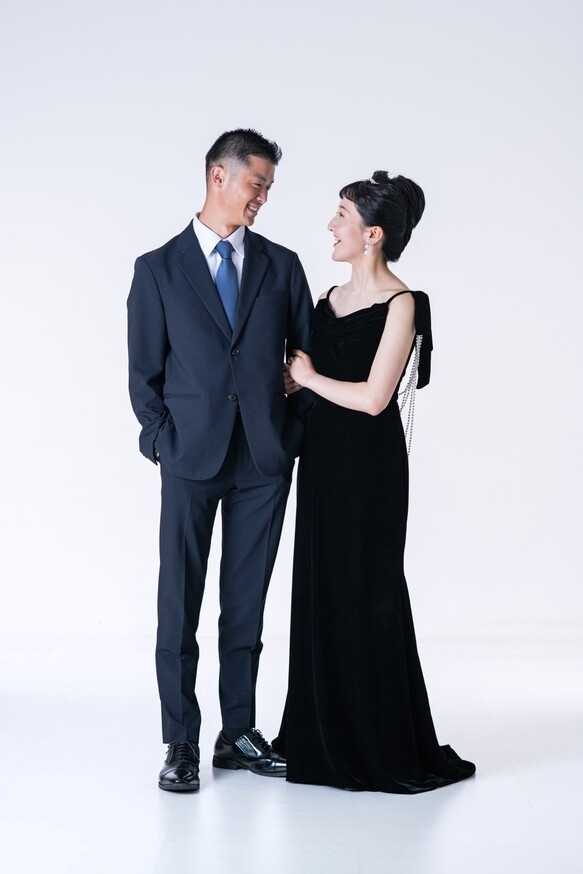 実例写真！ パーティードレス ブラック パール ビロード 細見えシルエット キャミソール デザイン感 前撮り