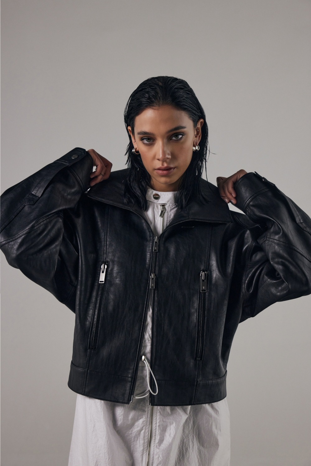 【TREEMINGBIRD】 BOLD ZIP HIGE-NECK LEATHER JACKET : BLACK