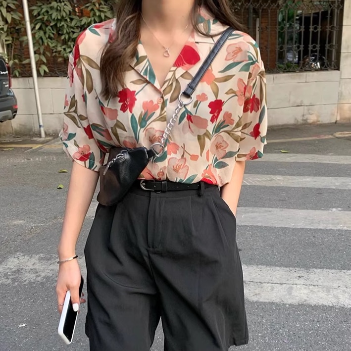 レディース トップス シャツ 半袖 Vネック 襟付き 角襟 ストレート Iライン 前開き ボタン 薄手 かわいい 大人可愛い きれいめ 上品 おしゃれ レトロ エキゾチック こなれ感 マニッシュ