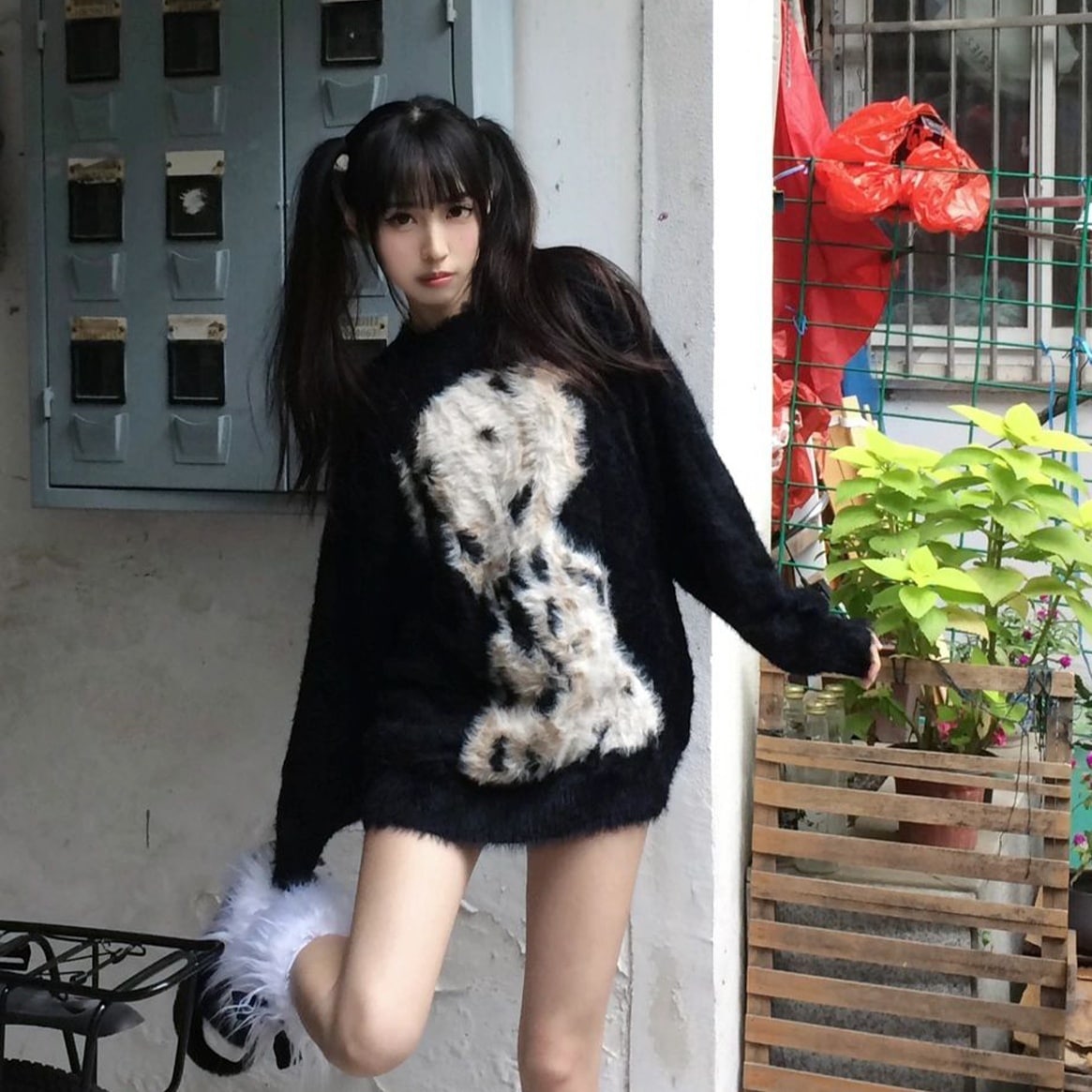 トップス セーター 長袖 ラウンドネック ミディアム丈 プルオーバー ふわふわ かわいい 大人可愛い きれいめ シンプル 上品 おしゃれ かっこいい カジュアル レトロ こなれ感 個性的 主役級