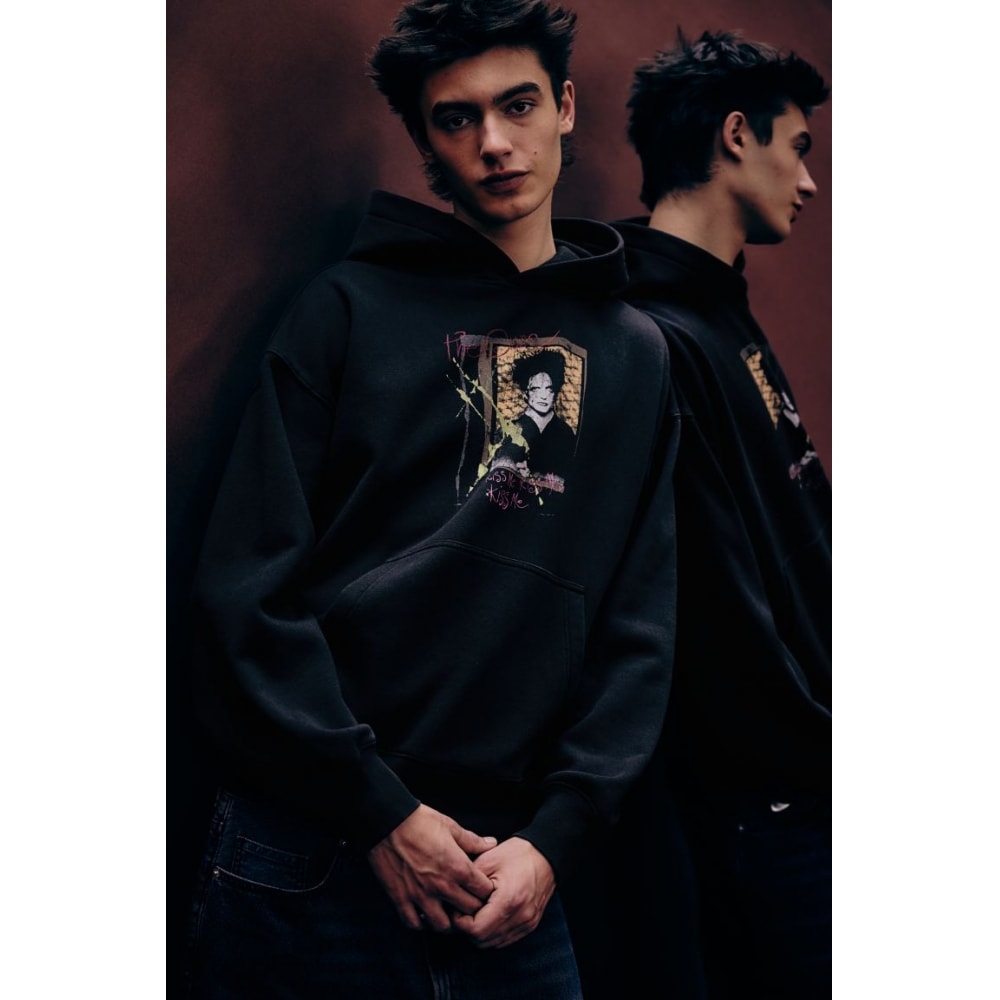 H&M オーバーサイズフィットプリントフーディーブラック/ザキュア