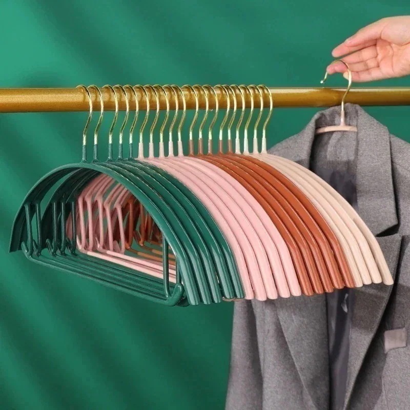 新型ハンガー新型キャラメル系ハンガー浸塑滑り止め家庭用商用ハンガー半円太い金フック