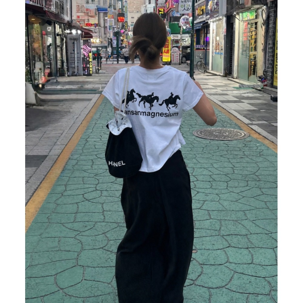 タンサンマグネシウムホースラビット Tシャツ (ホワイト/ブラック)