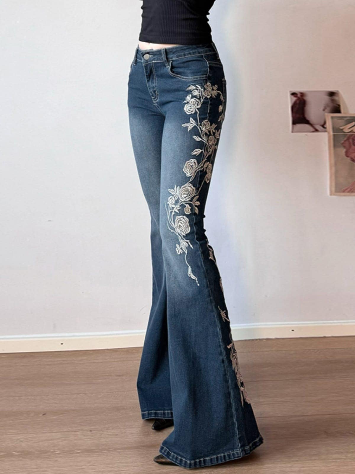 暖かくて面白い冬を購入してください2026秋冬 デニムパンツバラ刺繍 ボトムスワイドハイウエスト ジーンズ K-POP ストリート系ファッション系韓国風ファッションウェア練習ジーンズ シルエット加工ゆ