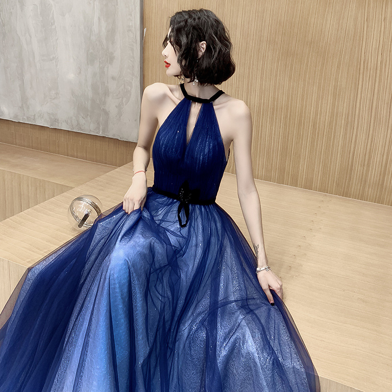 青いドレスロングスカート2025春と秋の宴会の妖精の気質尊厳長いスタイルのホストの誕生日の女の子