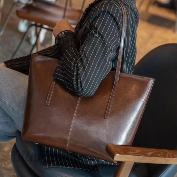 トートバッグ レディース 本革 ファッション 大容量 通勤用バッグ 横型 おしゃれ きれいめ 肩掛け レザー ビジネス 大きめ 手提げ ハンドバッグ