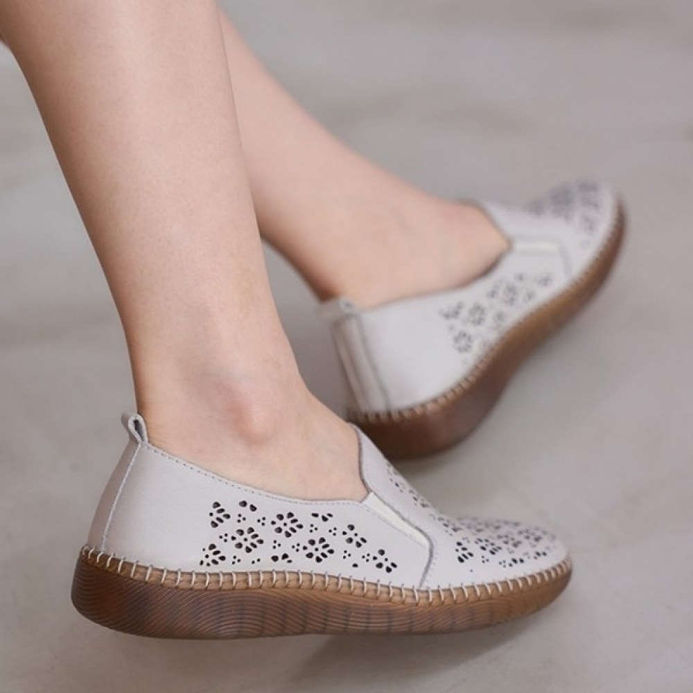 [Ninas Paris] 牛革ソフトパンチングローファー