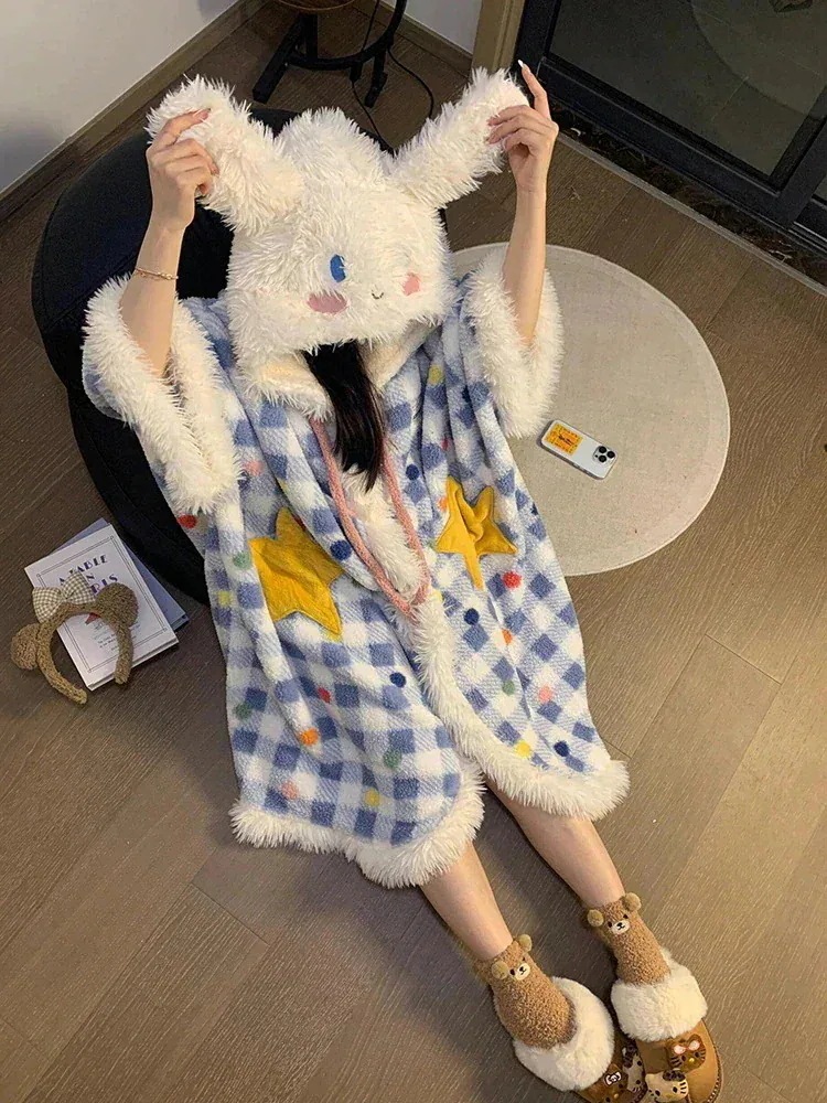 かわいいのクリスマスチェックのスカート珊瑚の羽毛のパジャマ女性の厚手の暖かいマントのガウン部屋着のセットです パジャマ上下セット