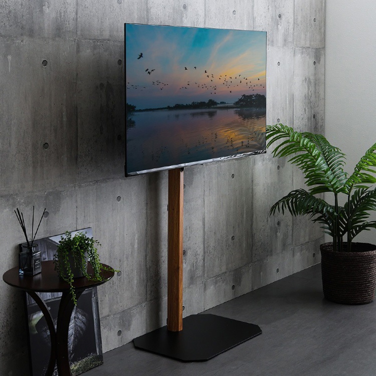 木目が美しい八角壁寄せテレビスタンド ハイタイプ