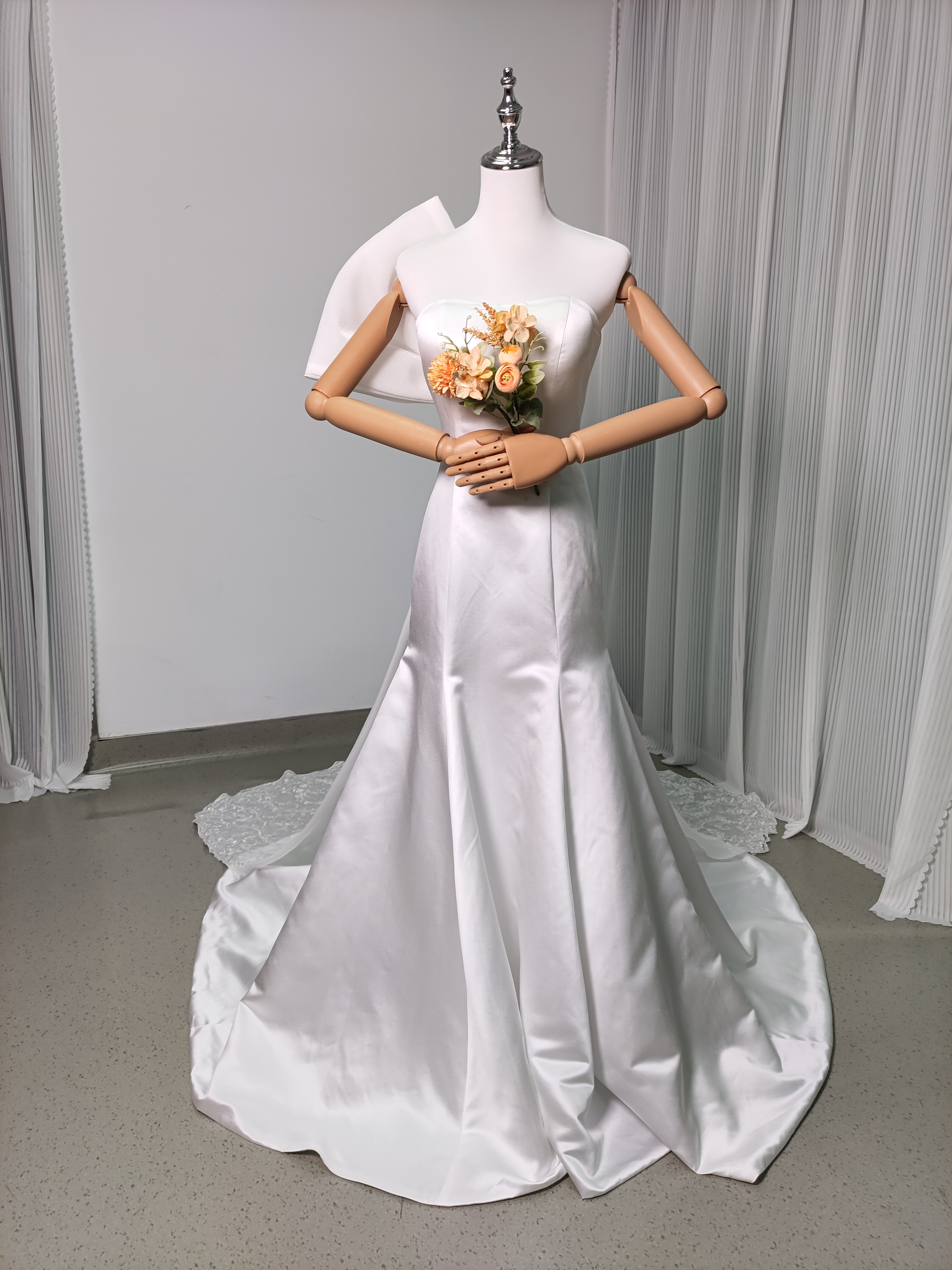 ウエディングドレス マーメイドライン ベアトップ ふっくら柔らかなバックリボン レース 結婚式/前撮り
