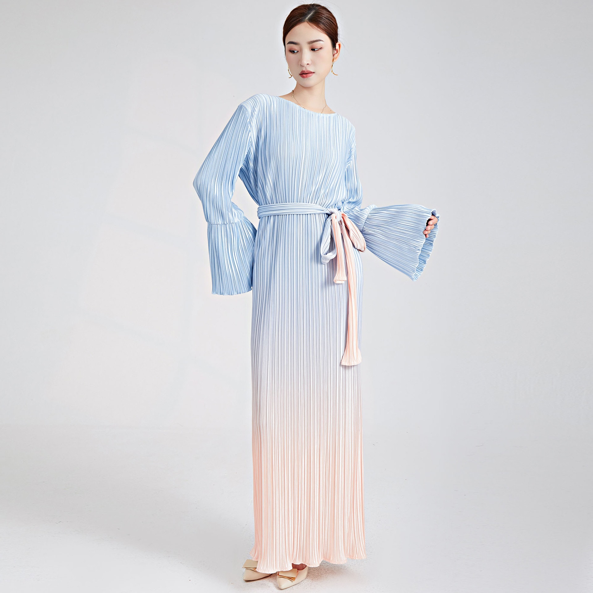 ヨーロッパのハイエンドのしわのワンピースの夏の女性のファッションのグラデーションの長袖のベルトの百合のフレンチドレスのロングスカート