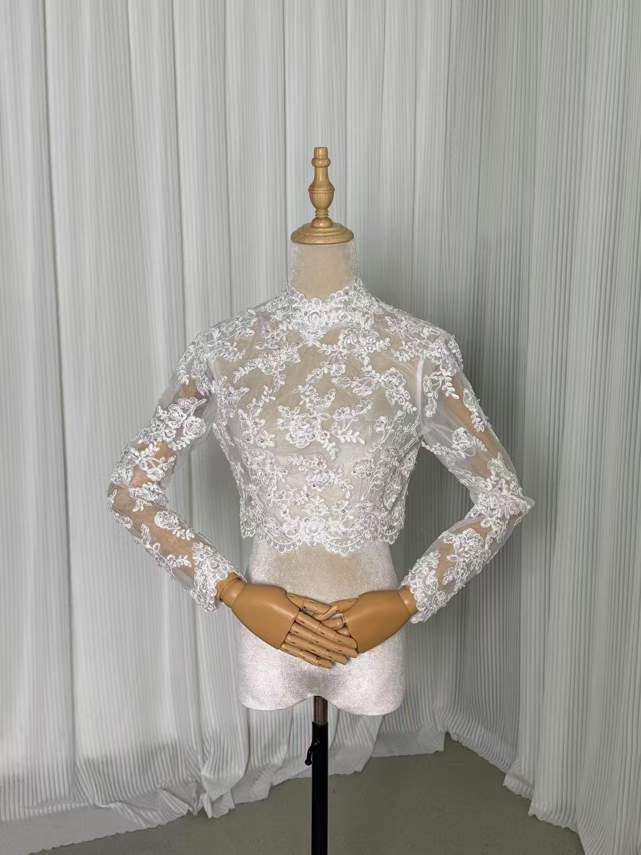 可憐な花刺繍のトップス ウエディングドレス 長袖 ボレロ 結婚式/花嫁 前撮り