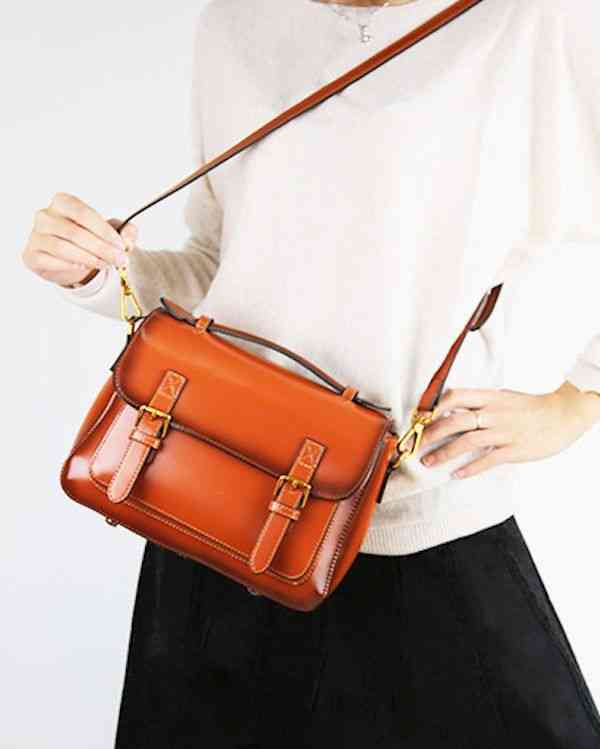 ショルダーバッグ レディース カジュアル 斜めがけ ブランド 本革 黒 小さめ 冬 軽い バッグ 帆布 革 人気 春 2ウェイ 40代 大きめ A4 軽量 旅行 大容量 スポーティー 秋 夏 ミニ レ