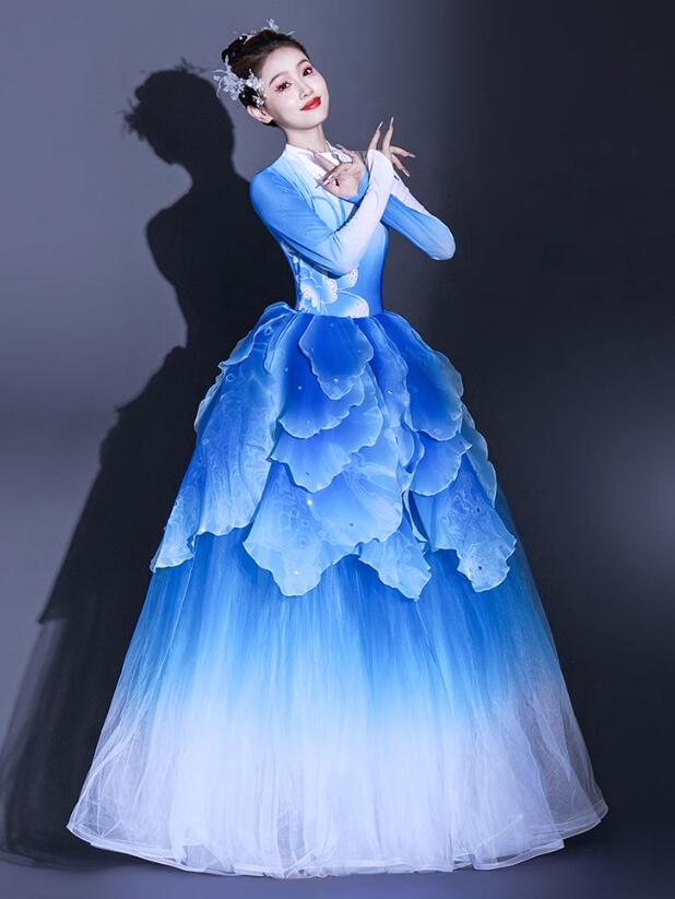 4color 大きい裾 上品 モダンダンス 社交ダンス 広がる 花柄 中指にかける 舞台演出ロングドレス ポンポンスカート 舞台ダンスウェア 合唱団 舞台 社交ダンス衣装 大きいサイズ ブルーA ブル