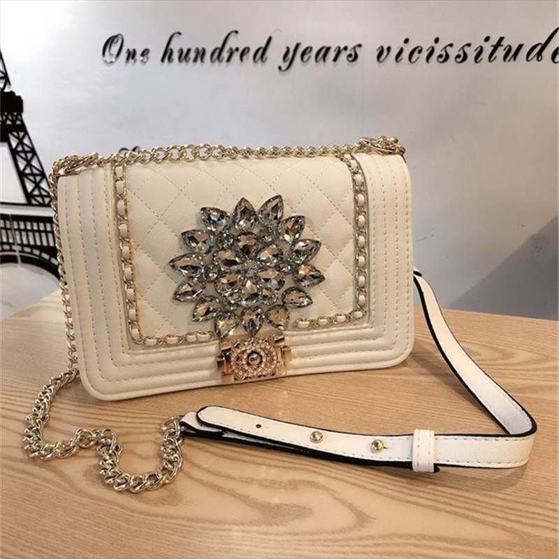 4色 ショルダー ショルダーバック ラインストーン 肩掛け チェーン チェーンバック 無地 手持ち バッグ レディース キルティング 煌びやか 華やか 学生 ブラック ホワイト ゴールド シルバー 黒