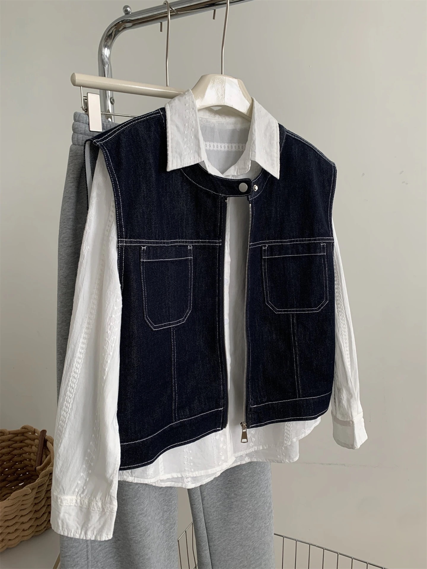 2026 新作 春秋両用 ステッチデザイン ネイビー デニムベスト レディース ストリートファッション テンセルコットン ジッパー カーディガン おしゃれ レイヤード着用