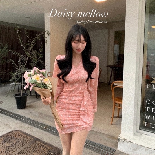 [デートルック韓国高クオリティー] ss 紅 フラワー シャーリング レース Vネック ミニ パフops ワンピース 格式ルック